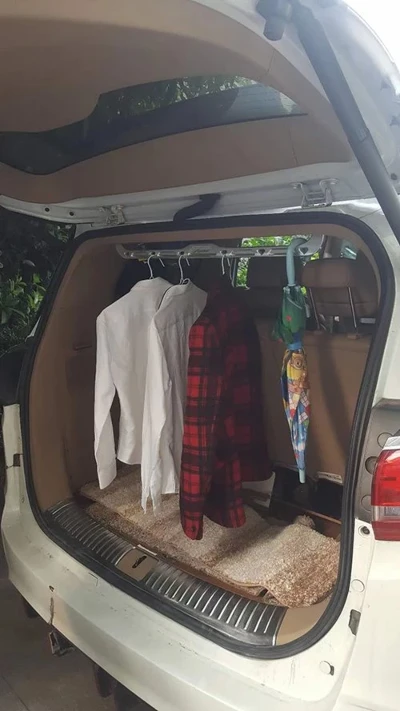 Installation effect of car clothes hanger Installation effect of car clothes hanger