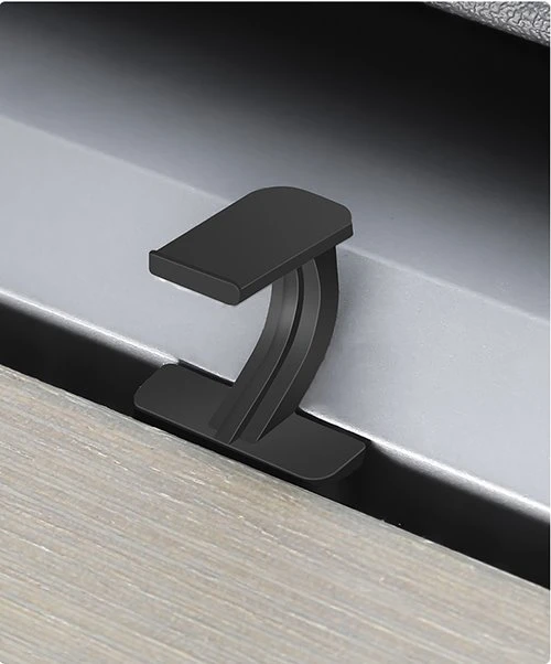 The installation of the air outlet snap base will not block the sight and make driving safer The installation of the air outlet snap base will not block the sight and make driving safer