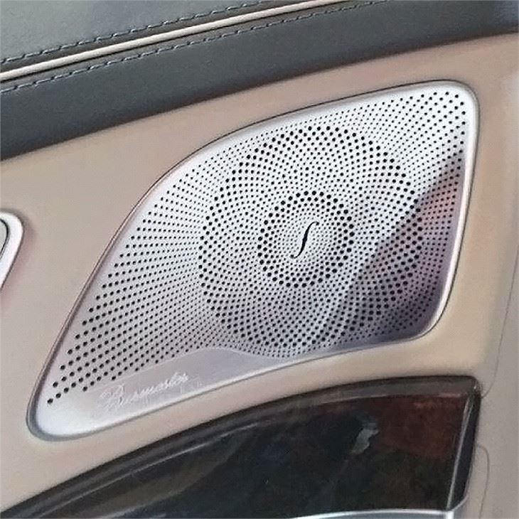 Automobilio salono automatinio garsiakalbio dangtelis