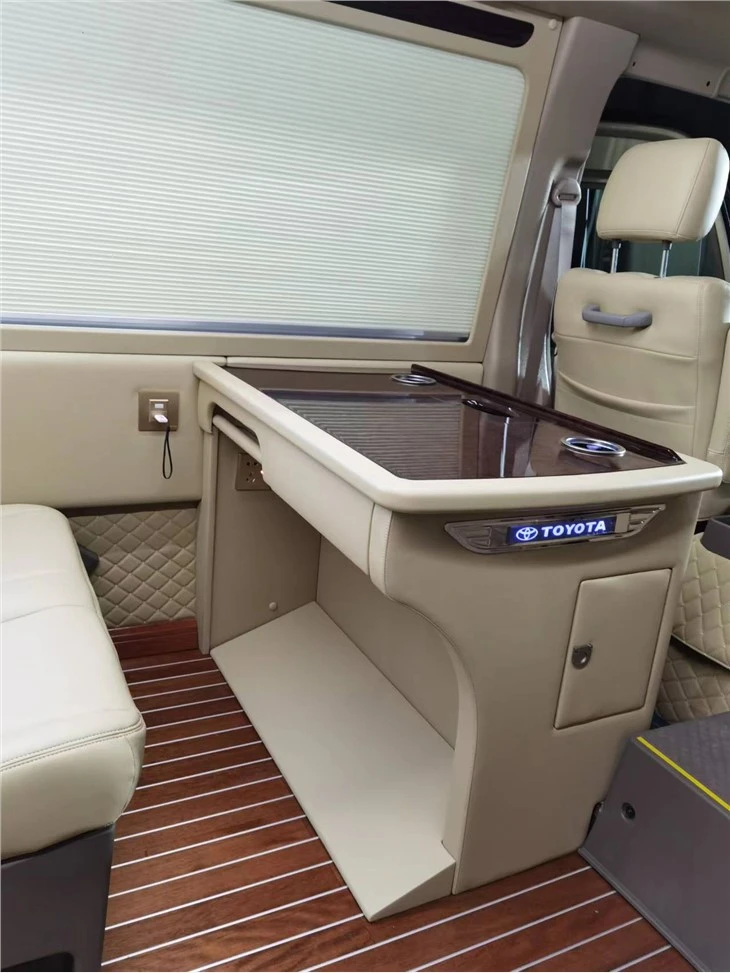 Prabangus autobusų keleivių verslo stalas, skirtas Toyota Coaster