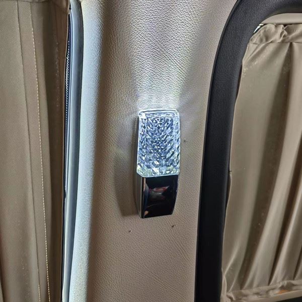 Led sieniniai šviestuvai furgono interjerui