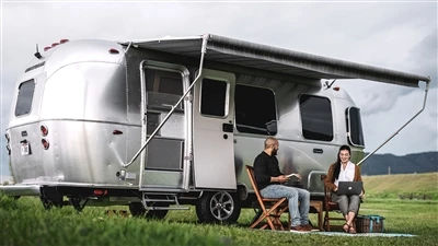 „Volkswagen“ furgonai ir toliau traukia furgonų entuziastus