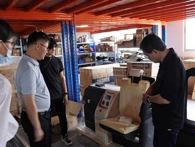 Puikus Xiamen Kench ir Toyota Alphard pardavėjo bendradarbiavimas