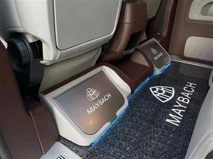 Prabangi Benz automobilio kojų atrama